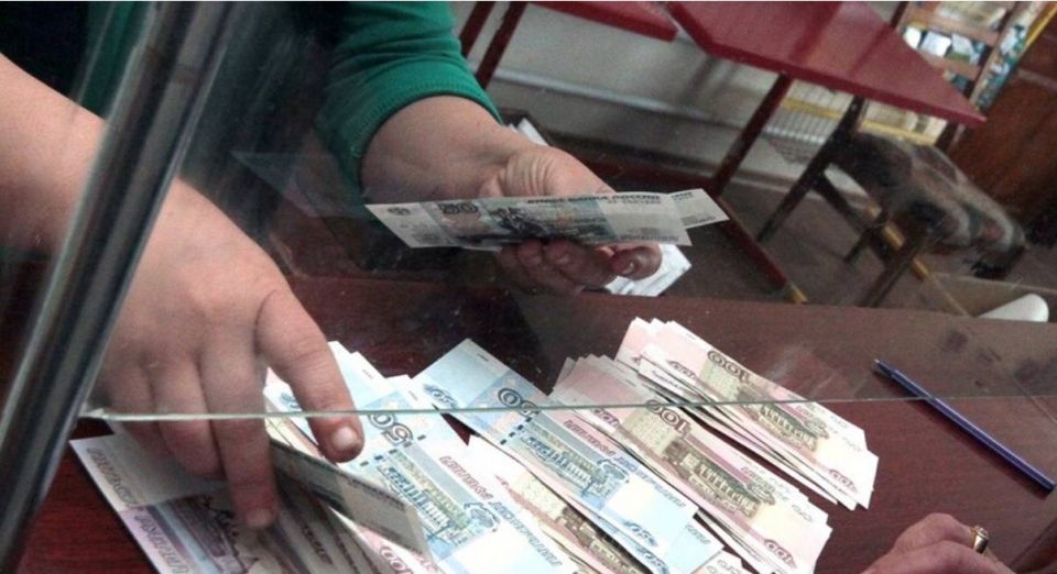 Средняя зарплата бюджетников в ЛНР с 2022 года выросла на 58%, а минимальный размер оплаты труда увеличился почти на 47%