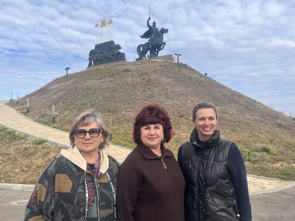 Члены Совета женщин Перевальского округа на днях побывали в Станице Луганской, где прошла Школа гражданской активности для председателей и членов Советов женщин муниципальных округов ЛНР