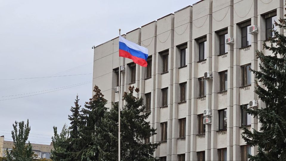 Светлана Гребенькова: Концерт в честь праздника. Ярким концертом на обновлённой центральной площади Алчевска отметили сегодня День воссоединения с Россией