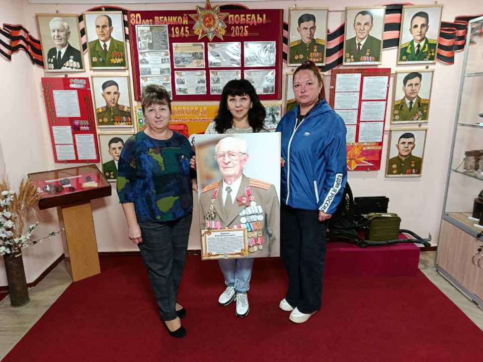 В образовательные учреждения и музей города Первомайска передали портреты с выставки «Единая Россия – единая Победа»