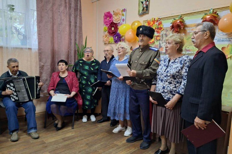 Праздничный концерт ко Дню пожилого человека прошел в Свердловском комплексном центре