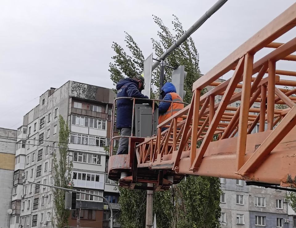 Коммунальные службы проводят работы на территории города