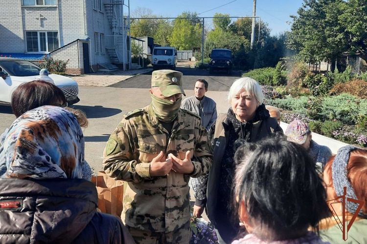 Ко Дню пожилого человека росгвардейцы оказали адресную помощь жителям ЛНР