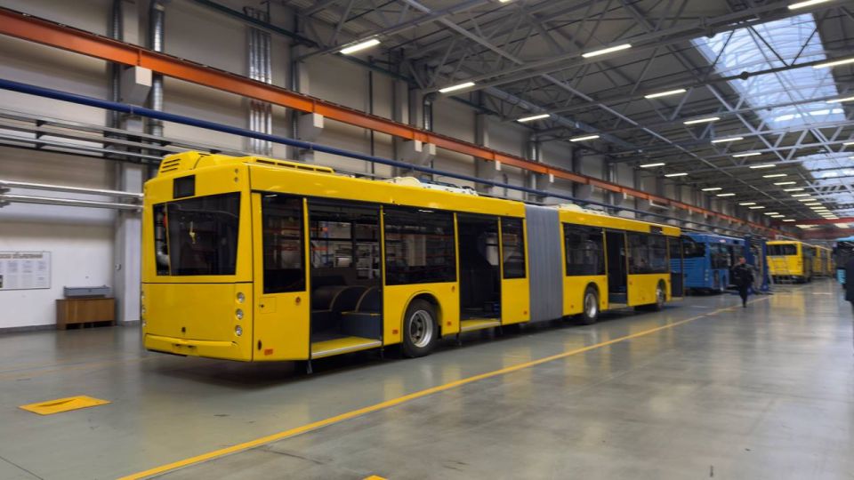 Белорусские коллеги предложили открыть в ЛНР сервисный центр и точку продажи техники Минского автомобильного завода (МАЗ), также обсуждается возможность открытия в регионе представительства Минского тракторного завода (МТЗ)