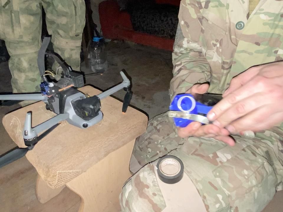 Волонтеры передали бойцам СВО в ЛНР квадрокоптеры и анализаторы дронов