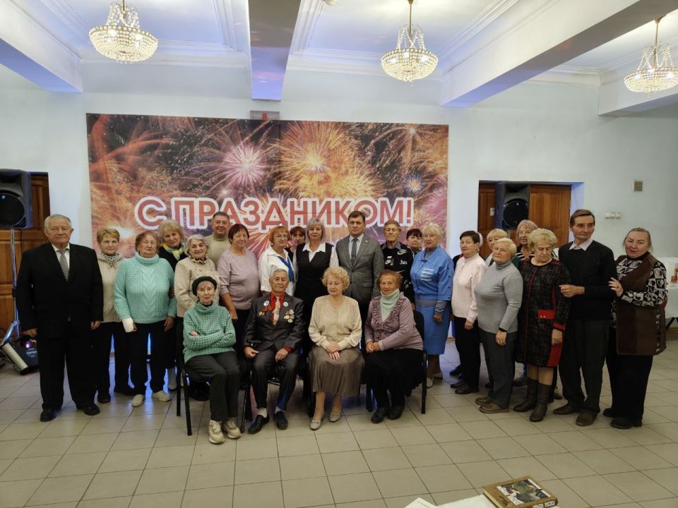 В честь Международного дня пожилых людей в центрах общения старшего поколения прошли праздничные встречи