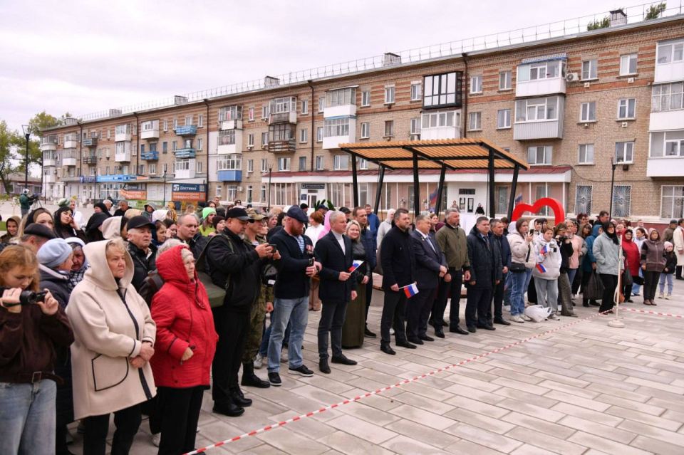 ТОРЖЕСТВЕННОЕ ОТКРЫТИЕ ОБНОВЛЕННОЙ ПЛОЩАДИ МИРА