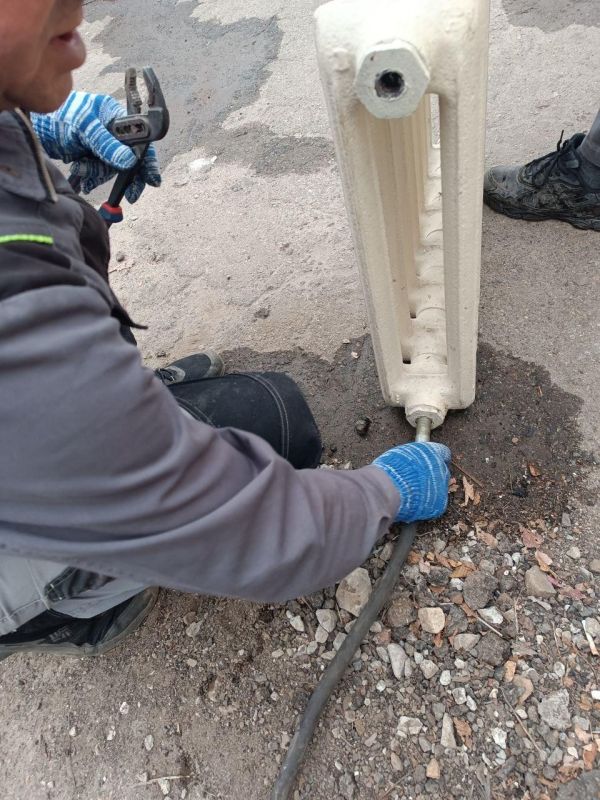 Теплотехники из Удмуртской Республики готовят соцобъекты и жилфонд Лутугинского округа к отопительному сезону