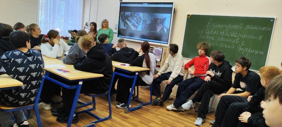 В рамках празднования Дня воссоединения ДНР, ЛНР, Запорожской и Херсонской областей с Россией состоялся культурный телемост, который объединил студентов Центра информационно-технологической подготовки Подмосковного колледжа...