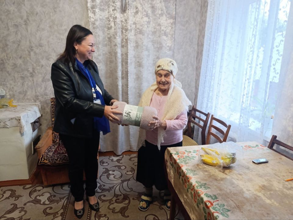 Сегодня, в Международный день пожилых людей, Соцфонд России по ЛНР поздравляет долгожителей