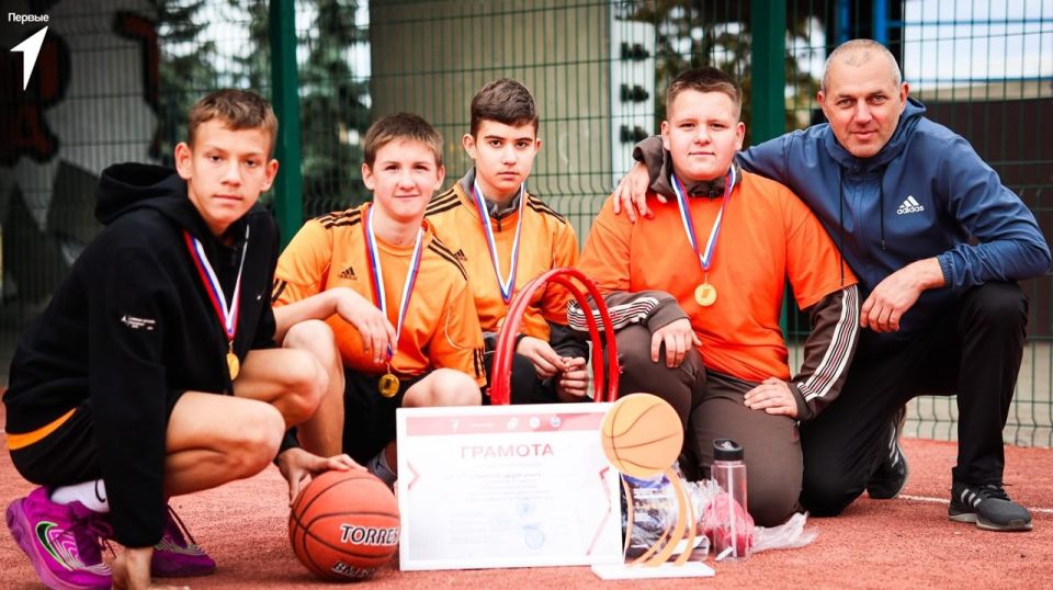 Владимир Чернев: В городе Луганск прошёл региональный этап по баскетболу 33 в рамках цикла спортивных мероприятий «Будь Первым!» — важной инициативы, направленной на вовлечение молодёжи в спорт и активную гражданскую жизнь