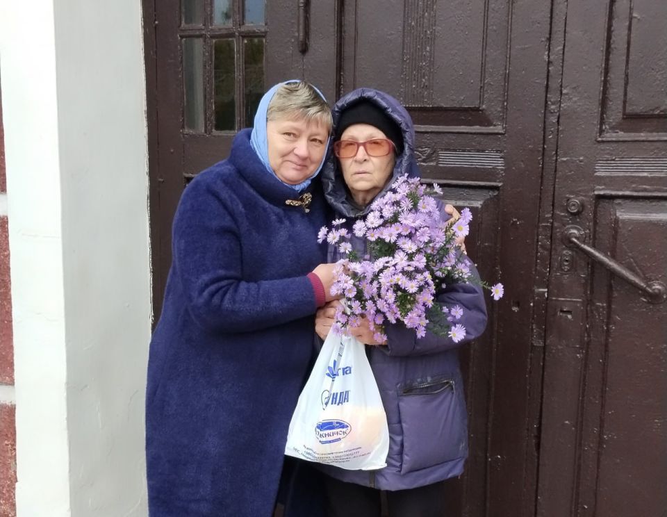 В Алмазной поздравили старшее поколение с Международным днём пожилых людей