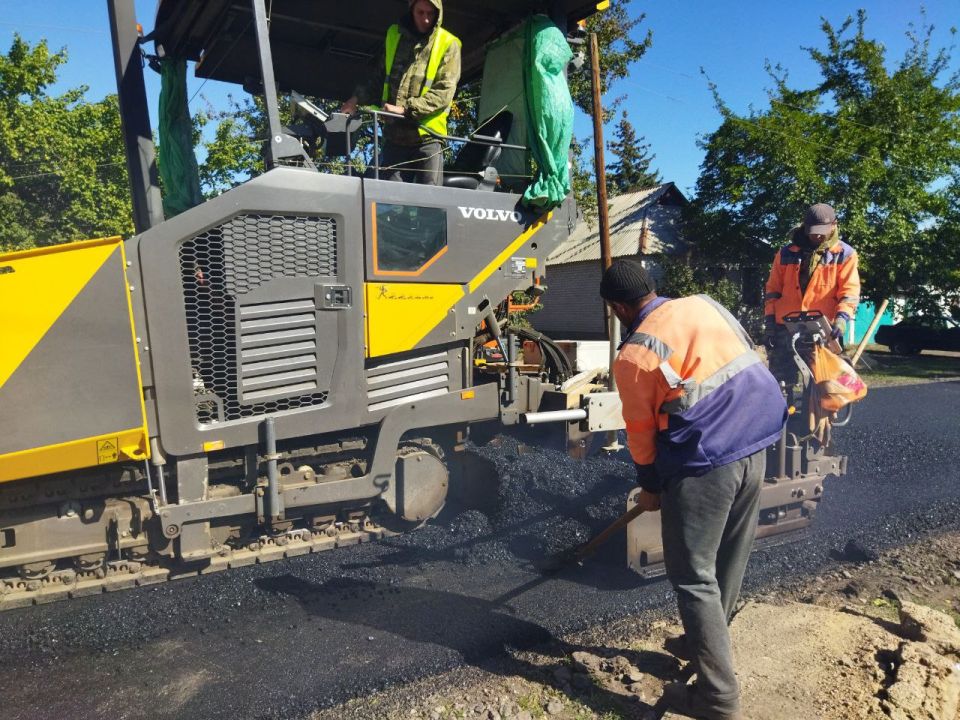 В Ровеньках продолжается масштабный ремонт дорог за счёт средств регионального бюджета