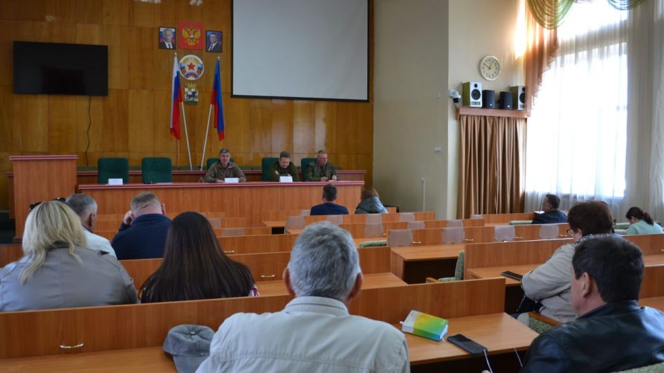 Сегодня под председательством Главы Старобельского муниципального округа Владимира Чернева состоялось расширенное совещание с участием руководителей аграрных и фермерских хозяйств, а также специалистов отдела обеспечения...