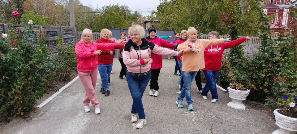 Светлана Гизай: В Славяносербском округе прошел ряд различных праздничных мероприятий, посвященных Международному дню пожилых людей