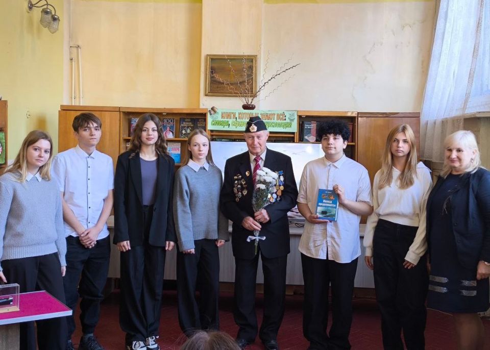 Клуб интересных встреч. 2 октября 2025 года научные сотрудники Алчевского городского исторического музея провели интересную встречу с нашим земляком Валерием Петровичем Шпаком, который в 1961 году проходил срочную службу на...