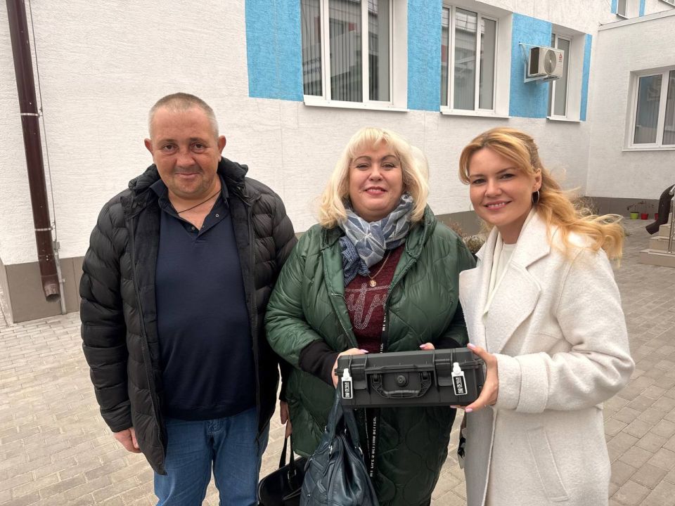 Состоялась очередная рабочая встреча Заместителя Главы Кременского МО Ирины Смаги, Председателя Совета Александра Фещенко с сенатором РФ от исполнительной власти ЛНР Дарьей Лантратовой