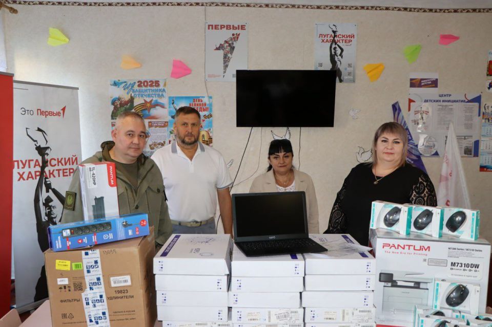 Евгений Бондарь: Успенская школа №3 получила современное оборудование для компьютерного класса