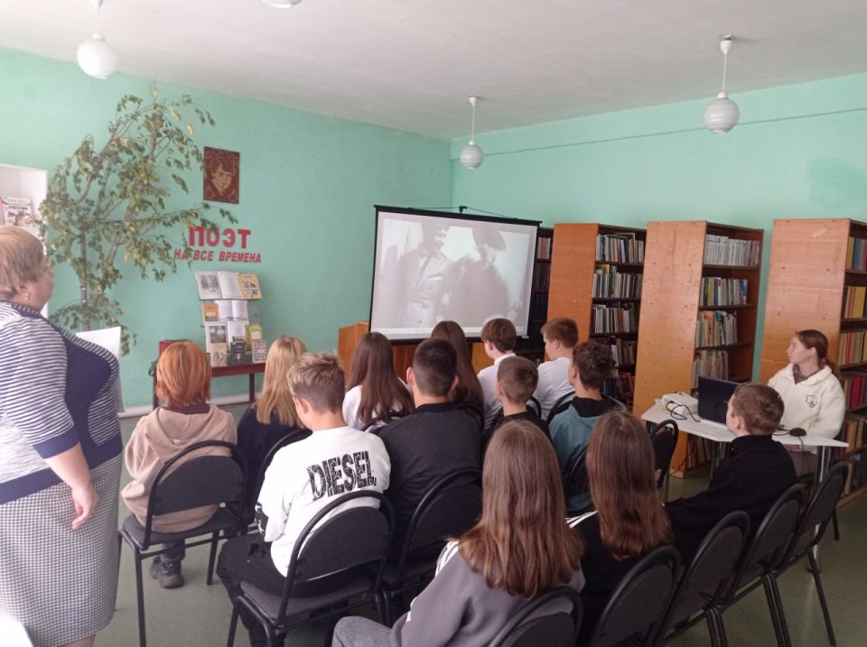 В детской библиотеке Кировска прошел День поэзии к 130-летию со дня рождения поэта Сергея Есенина