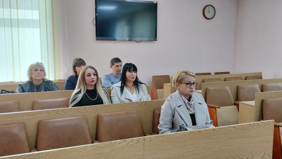 В Администрации городского округа город Ровеньки прошло заседание оперативного штаба по вопросам отбора граждан для поступления на военную службу по контракту и проведения информационно-агитационной работы среди населения