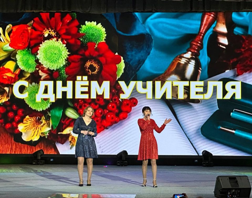 Андрей Рубанцов: Сегодня в Ровеньках особенный день – мы чествуем всех, кто посвятил себя благородному делу обучения и воспитания подрастающего поколения!