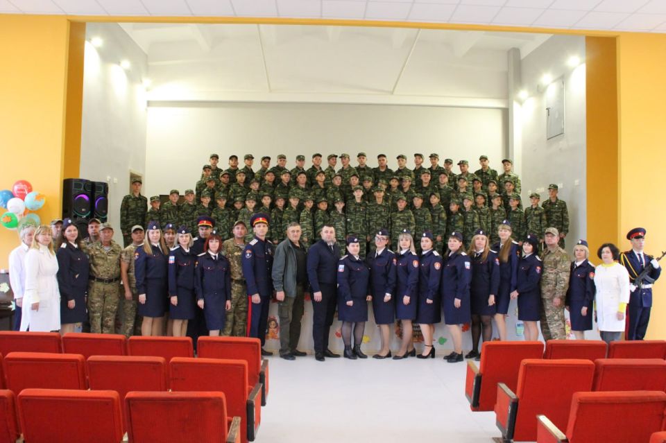 Владимир Чернев: Сегодня заместитель Главы Старобельского муниципального округа Максим Борисович Арабаджи принял участие в торжественном мероприятии, приуроченном ко Дню учителя, в Старобельском кадетском корпусе имени В.Ф....