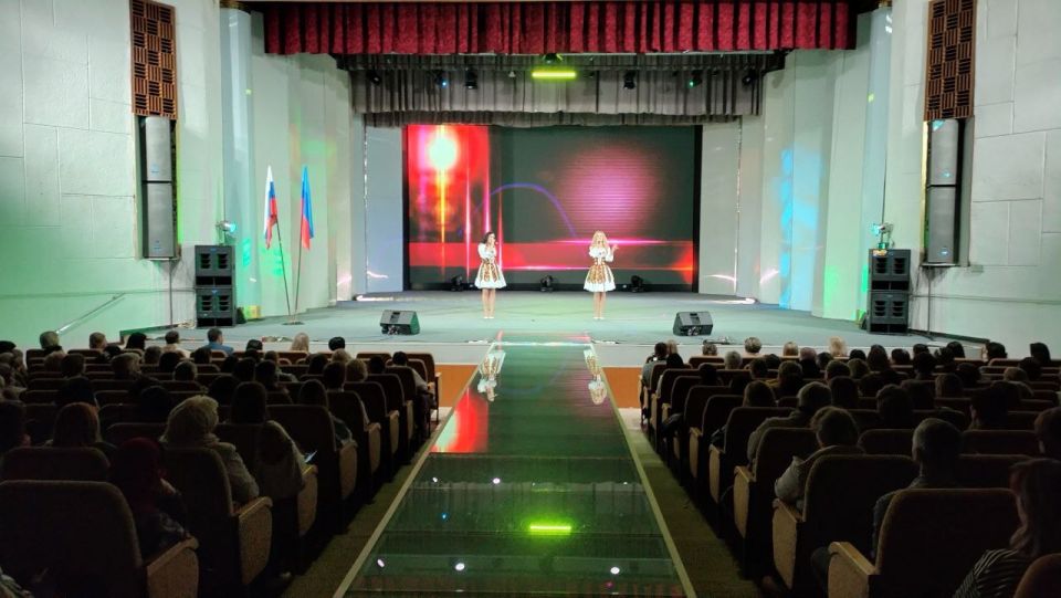 Сегодня в ДК им. Горького города Ровеньки прошло торжественное мероприятие, посвященное Дню работника образования!