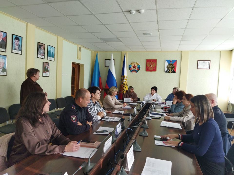Андрей Рубанцов: В Администрации городского округа город Ровеньки состоялось заседание городской комиссии по делам несовершеннолетних и защите их прав