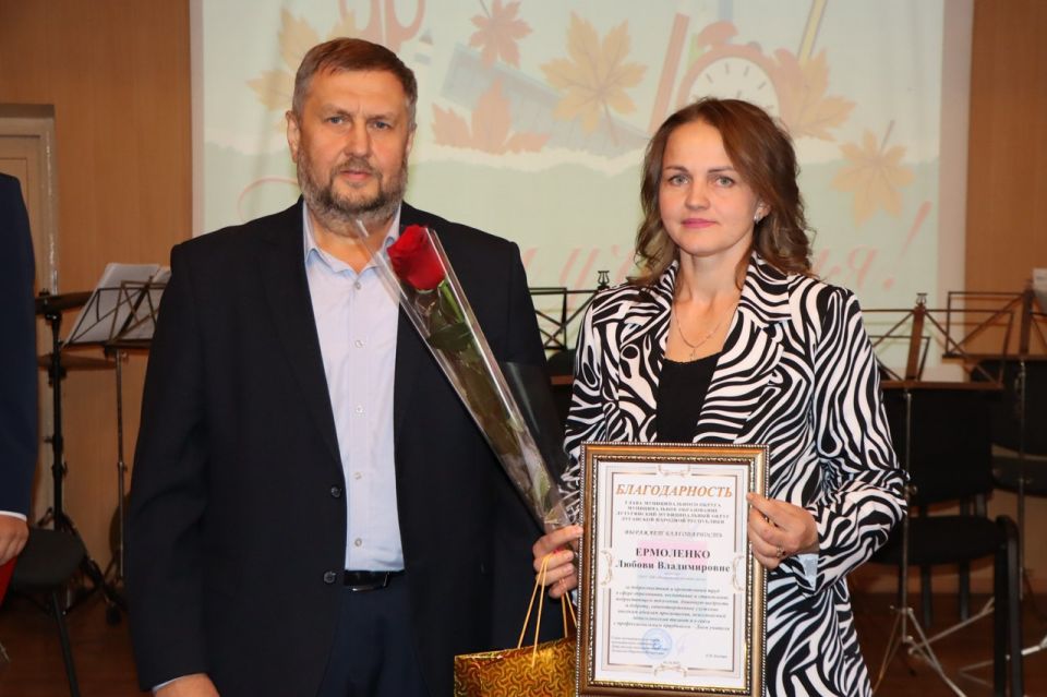 Евгений Бондарь: В преддверии Дня работников образования поздравил наших педагогов с их профессиональным праздником