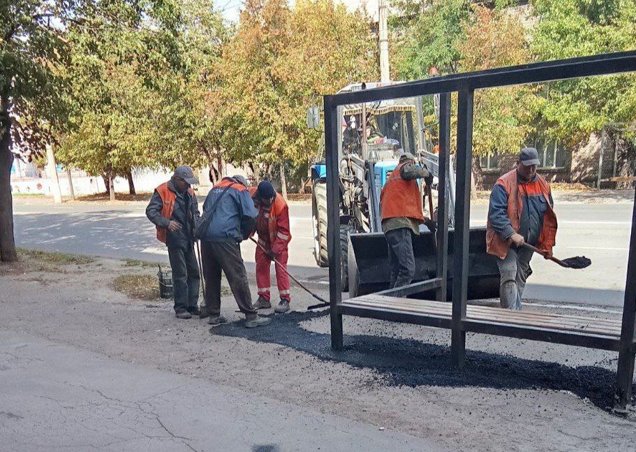 Коммунальные службы проводят работы на территории города