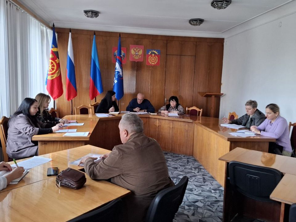 В малом зале Администрации состоялось заседание рабочей группы, действующей в рамках межведомственной комиссии Луганской Народной Республики по противодействию нелегальной занятости