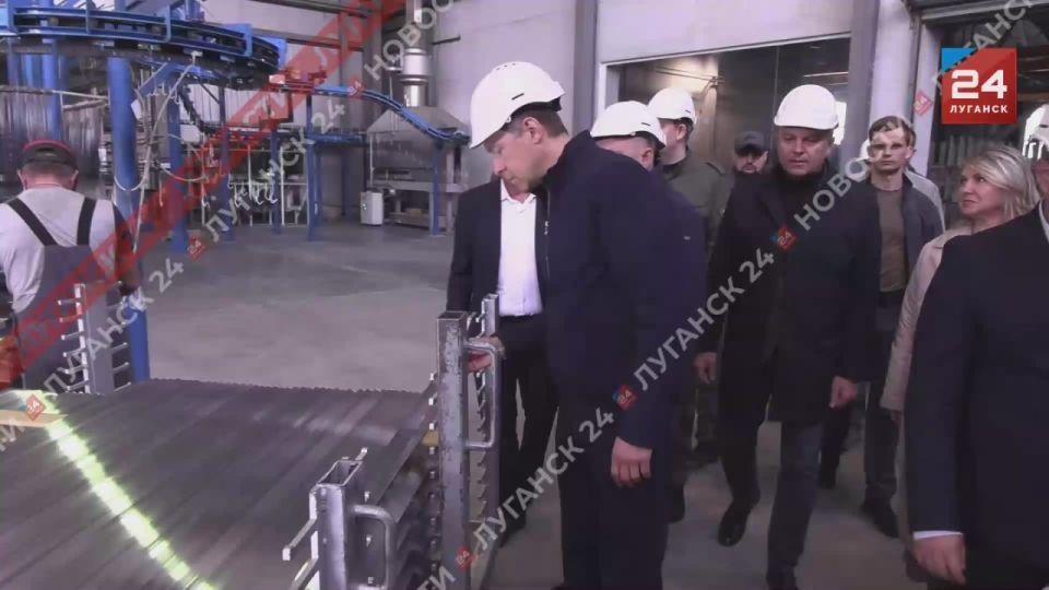 Первый заместитель Председателя Правительства России Денис Мантуров совершил рабочую поездку в ЛНР