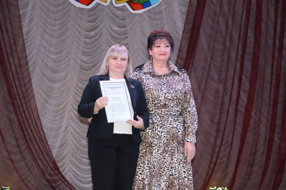 В Стаханове прошёл торжественный концерт ко Дню учителя