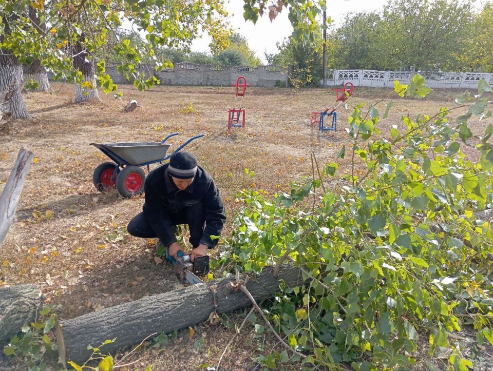 Сотрудники отделов жизнеобеспечения продолжают трудиться на благо жителей!