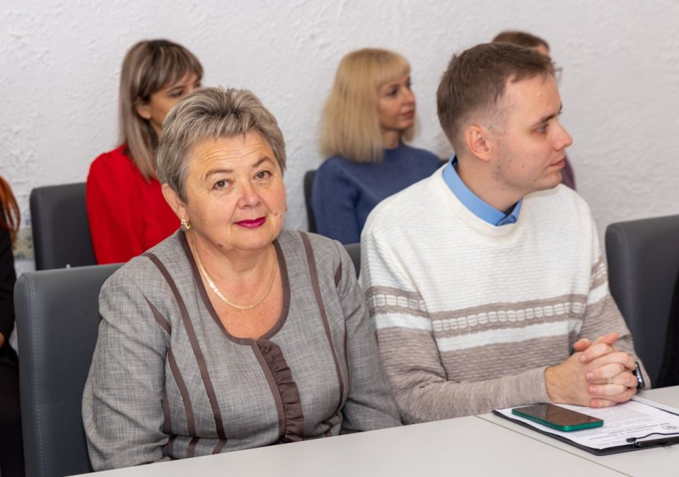 Активных педагогов Лутугинского муниципального округа наградил министр образования и науки Луганской Народной Республики