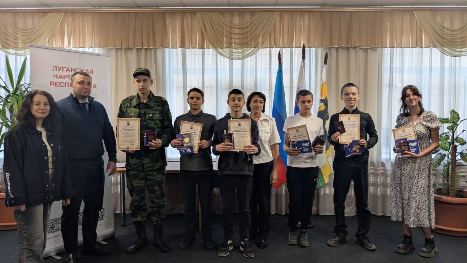 Владимир Чернев: Сегодня в Старобельском муниципальном округе состоялась торжественная церемония вручения паспортов детям, достигшим 14 лет