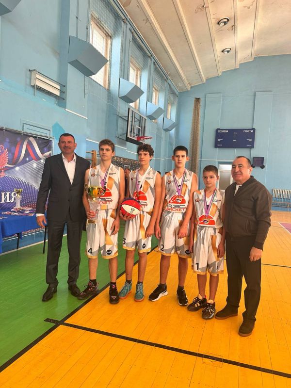 Победители IV Регионального фестиваля детского дворового баскетбола 3х3 среди юношей стали: