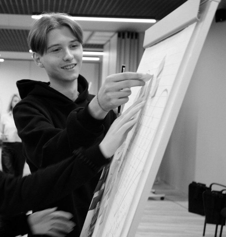 Вчера от удара украинского БПЛА в Сватово погиб волонтёр Илья Беляев