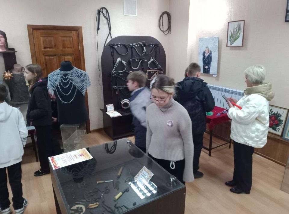 Андрей Рубанцов: Ровеньковские народные мастера провели экскурсию для школьников