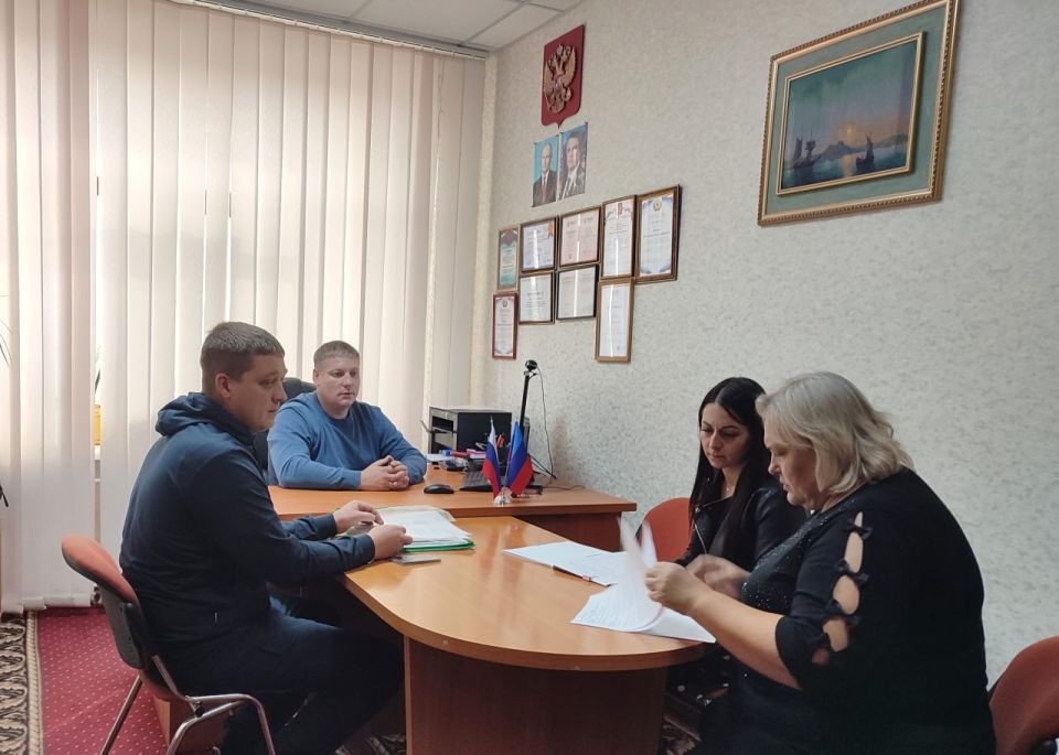 Главный архитектор Администрации Старобельского муниципального округа Жиряк Николай Владимирович провёл личный приём граждан