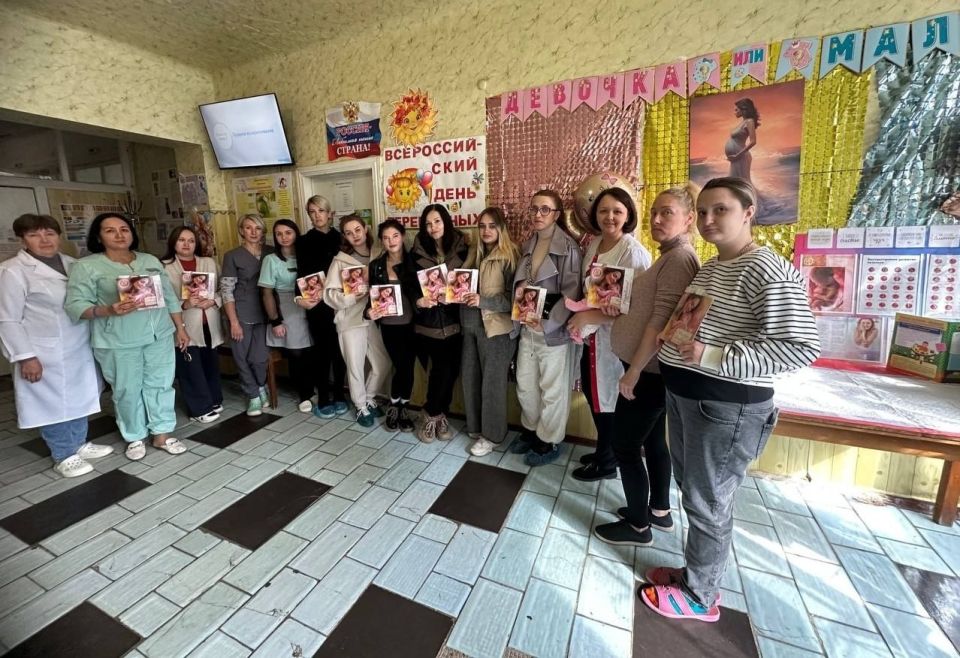 В женской консультации Лутугинской поликлиники прошла лекция "Новорожденный, что о нём нужно знать"