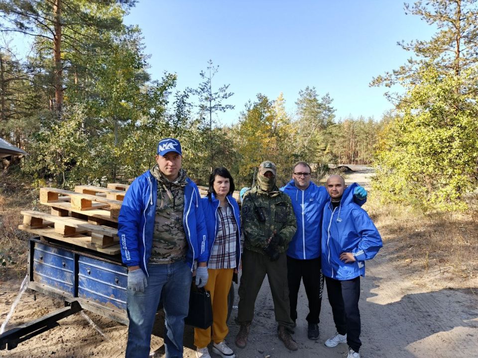 04.10.2025 не смотря на опасность атаки беспилотных летательных аппаратов, по просьбе Российский военнослужащих, членами Молодёжной палаты при Совете городского округа муниципальное образование городской округ город Рубежное...