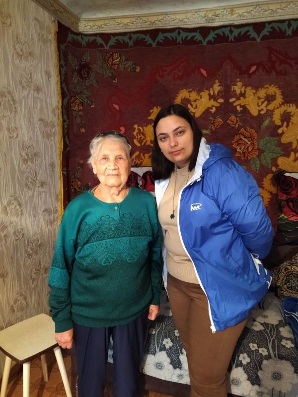 В Суходольске активисты Партии «Единая Россия» присоединились к эстафете добрых дел и оказали помощь по хозяйству ветерану труда Казначевской Нине Васильевне