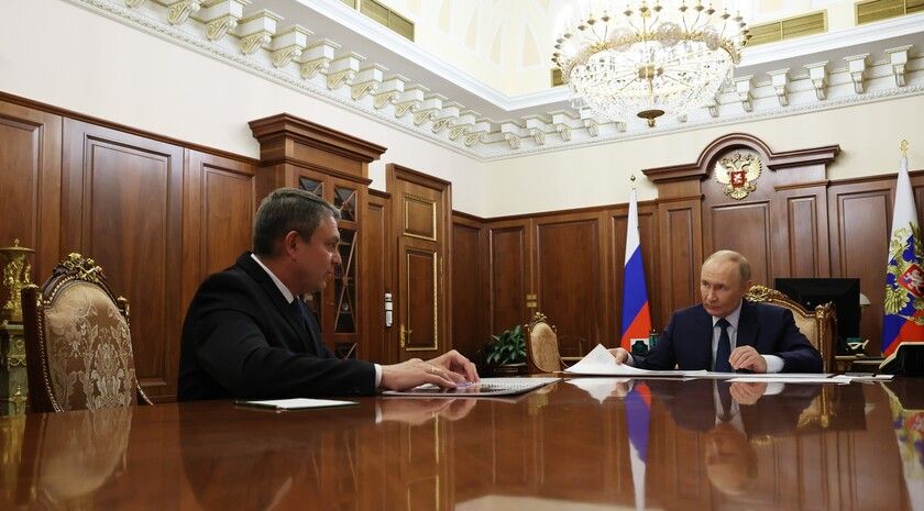 Пасечник поздравил Путина с днем рождения