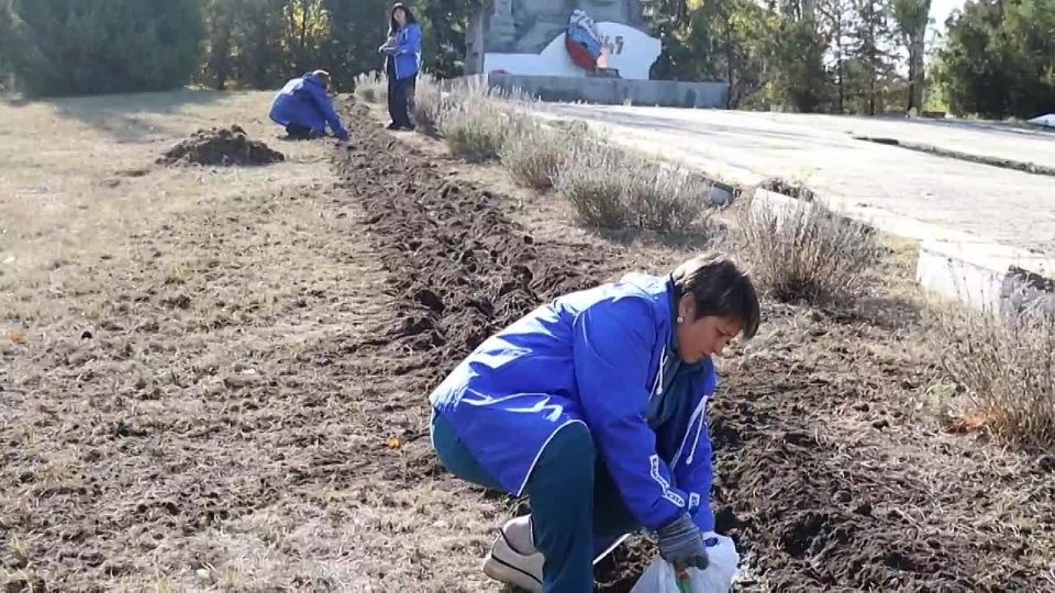 Яна Сылкина: Сегодня провели акцию по благоустройству сакрального для каждого северодончанина места - Мемориала Славы