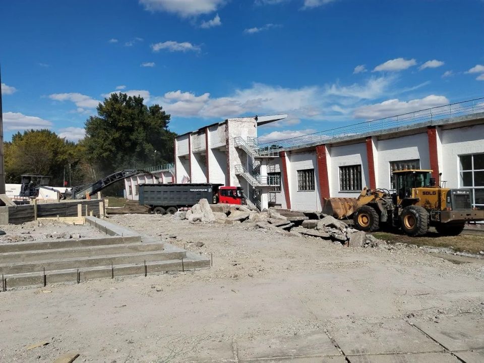 Регион-шеф продолжает ремонт площади в Ровеньках