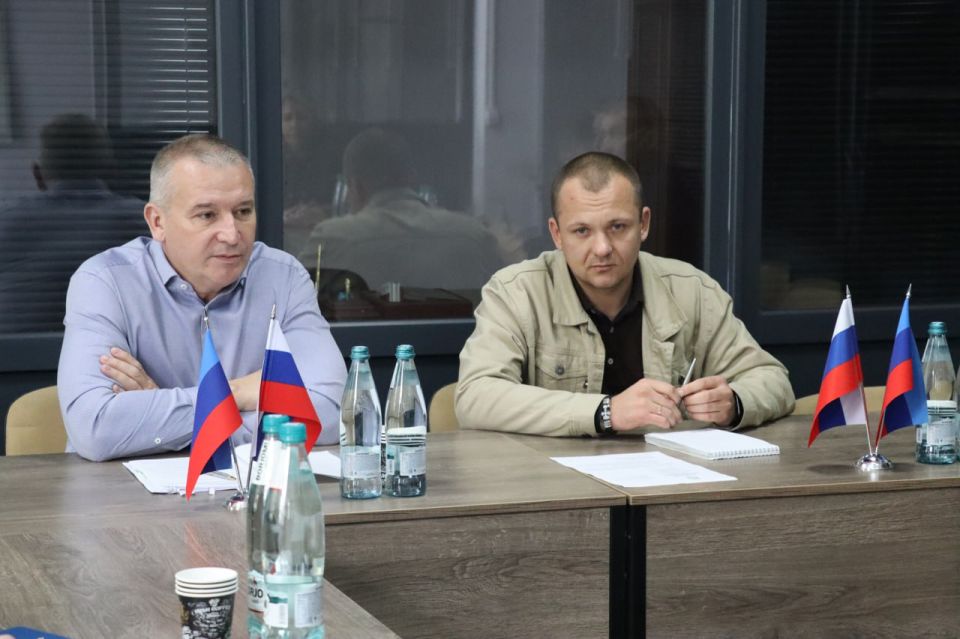 Евгений Крехтунов провел выездное рабочее совещание с представителями администраций муниципального и городских округов Луганской Народной Республики