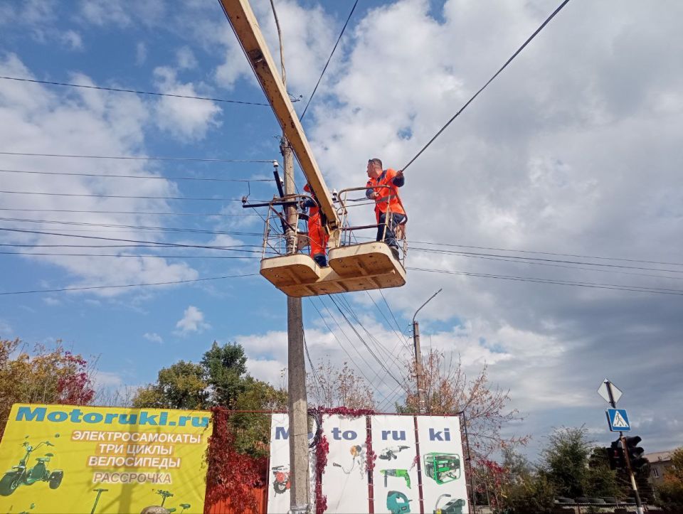 Андрей Рубанцов: В Ровеньках ведутся с плановые работы по ремонту светофорного объекта на пересечении улиц Коммунистическая и Ленина