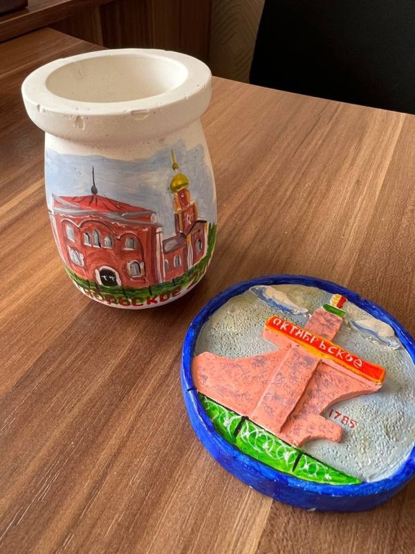 Перевальская детская школа искусств уже на протяжении двух лет тесно сотрудничает с регионом-шефом Оренбургом, теплые и дружественные отношения сложились с Октябрьской детской школой искусств