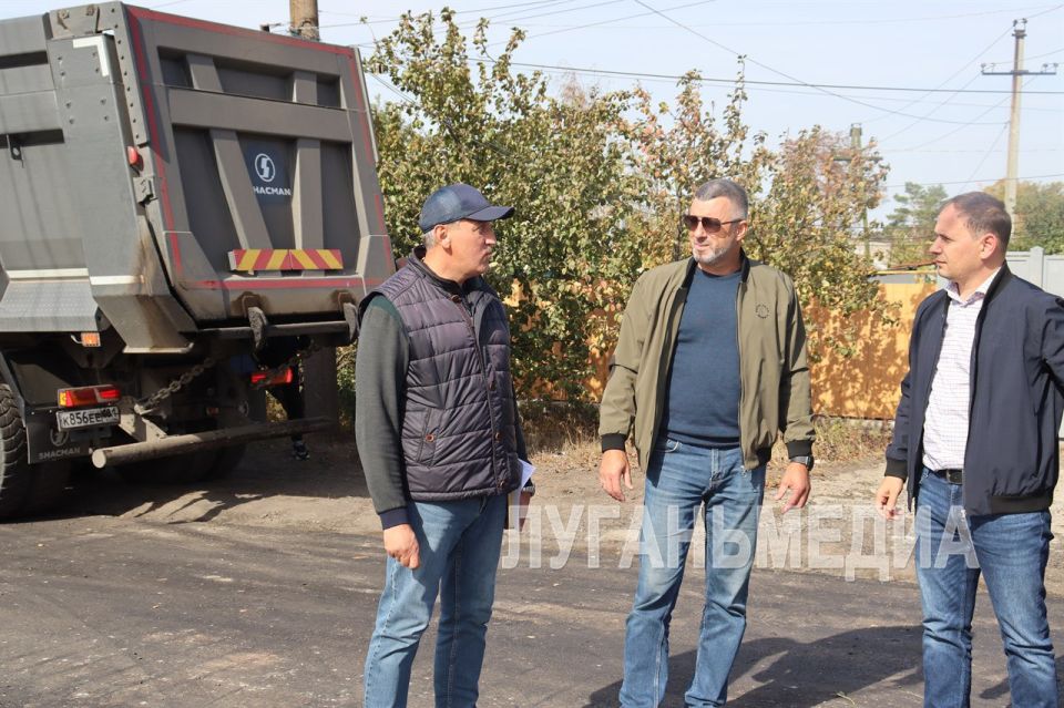 В рамках рабочего визита министр инфраструктуры и транспорта ЛНР Альберт Апшев посетил Свердловск